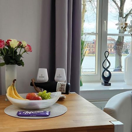 Das Ferienapartment Alexandrine Direkt Am Pfaffenteich Mit Eigenem Parkplatz Schwerin  Habitación foto